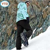 Accessoires de sports d'hiver antidérapants Couvre-chaussures avec crampons en métal Protecteurs de grip de neige glacée pour bottes de course