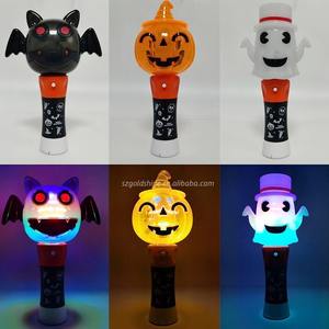 Tête de fantôme d'Halloween rougeoyante et baguette de chauve-souris tournante lumineuse Décorations de fête pour enfants pour les festivités d'octobre - Product Image 2
