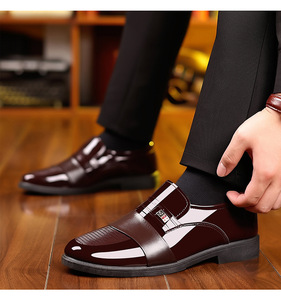 Chaussures en cuir formelles antidérapantes brillantes pour hommes, style nouveau, chaussures de travail décontractées, chaussures de mode polyvalentes, semelle souple imperméable - Product Image 3