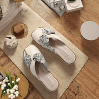 Sandali da donna con spalline senza schienale per scarpe a fondo piatto per le tendenze della moda estiva e primaverile