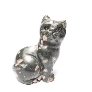 Escultura de arte popular tallado para gato, calcita blanca, punto rojo, calcita verde, imagen de jaspe, gemas artesanales - Product Image 3