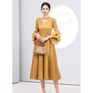 Nouvelle Robe Plissée Décontractée Ample Grande Taille à Manches Pétales Couleur Unie Élégante 2025 - Product Image 3