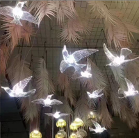 Nouvelle Arrivée Accessoires De Mariage Oiseau Lustre Acrylique Led Transparent Oiseau Lumière Salle De Mariage Scène Disposition Top Décoration