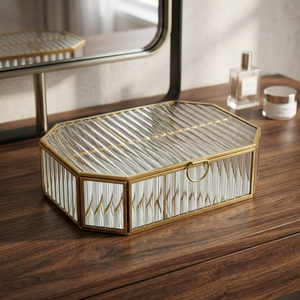 Caja de Joyería Octogonal de Vidrio con Diseño Artesanal, Marco de Latón y Tapa con Bisagras, Modelo B334, para Joyas, Cosméticos y Almacenamiento Navideño - Product Image 1
