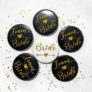 Badge Bouton Noir et Blanc « Future Mariée » pour Décoration de Fête de Mariage, Épingle Broche - Product Image 3