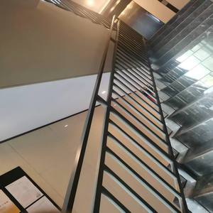 Barandilla y Pasamanos de Escalera de Tubo Galvanizado de Lujo para Exteriores de Villas Modernas con Balaustres Decorativos Impermeables para Uso en Centros Comerciales - Product Image 3