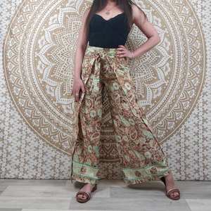Pantalons de yoga à jambes larges faits à la main pour femmes, en soie de sari, pantalons enveloppants, pantalons palazzo d'été - Product Image 4