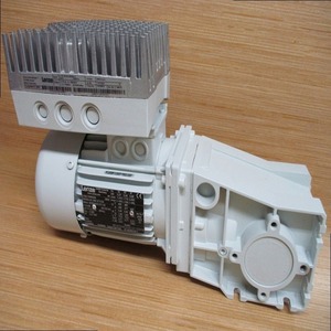 Nuevo Variador de Frecuencia Original E82MV371-2B001 MDEMAXX071-32 8200 Motec E82MV para Automatización Industrial - Product Image 1