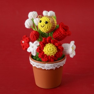 Adornos de Mesa Hechos a Mano: Abejas Pequeñas de Hilo de Lana Tejidas a Crochet, Macetas, Plantas en Maceta, Mezcla de Margaritas, Lirios y Orquídeas - Product Image 2