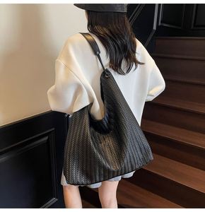 Bolsos de Hombro de Cuero para Mujer, Bolsos de Mano Multifuncionales para Viajes al Aire Libre, Bolsos de Trabajo de Gran Capacidad, Bolsos de Mano de PU - Product Image 5