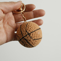 Porte-clés, breloque de sac, poupée, jouet tricoté, pendentif faits main au crochet sur le thème du football, du tennis, du basketball, du billard, du baseball, du rugby et du football américain