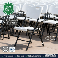 Chaise pliable en plastique blanc résistante aux taches et facile à nettoyer pour les événements culinaires