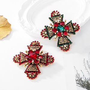 Broche Elegante Dourado com Cruz Vermelha Retrô, Flor e Cristal de Strass, em Liga de Zinco, para Casaco/Terno, Presente de Casamento e Noivado - Product Image 3