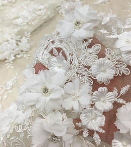 Tissu en Tulle Brodé de Haute Qualité, Écologique, avec Appliques de Fleurs 3D en Dentelle et Pierres Perlées à la Main pour Robes de Mariée et Tenues de Filles - Product Image 3