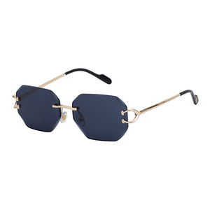 Lunettes de <span class=keywords><strong>soleil</strong></span> unisexes de style européen et américain, rétro, tendance, en métal, verres UV400, bordure carrée sans monture, coupe diamant, transfrontalières - Product Image 2