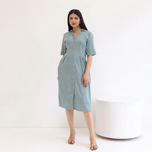 Robe chemise en coton bleu clair, longueur midi, manches courtes, boutons sur le devant, poches, tenue décontractée d'été, coupe ample, couleur unie - Product Image 1