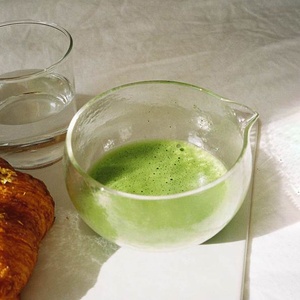 Bol à matcha <span class=keywords><strong>Benuo</strong></span> Unique Matcha Chawan en verre texturé résistant à la chaleur avec bec verseur - Product Image 2
