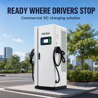 Chargeur rapide DC pour véhicules électriques 180 kW CCS2 à double pistolet, sur pied, avec lecteur de carte et système de paiement, pour stationnement commercial