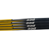 Bâtons de hockey en stock, soldes de liquidation, prix bas.