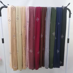 Großhandel Dubai Mode Modal-Schal mit Blumenmuster aus Baumwolle, Luxus Premium Jersey-Hijab mit Strasssteinen für Damen - Product Image 3