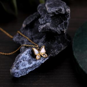 Collar de Mariposa con Concha de Fritillaria Blanca para Mujer, Joyería de Acero Inoxidable con Diamantes Brillantes, Versátil y de Lujo para el Verano - Product Image 4