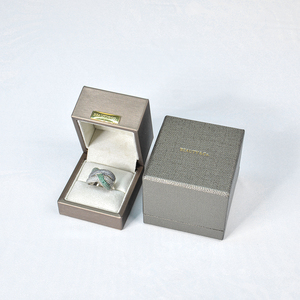 Boîte Cadeau Carrée de Luxe en Similicuir pour Bijoux, Personnalisable avec Logo, Présentoir pour Boucles d'Oreilles, Bracelets, Colliers, Bagues et Joncs – Vente en Gros - Product Image 2