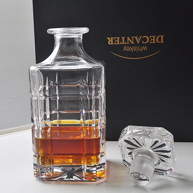 Amazon hot Sale whiskey stones glass set   750ml/26oz handmade whiskey decanter