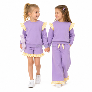 Ensemble 3 pièces en polaire pour filles avec haut à manches volantées, short à ourlet volanté, pantalon large et logo personnalisé - Product Image 2