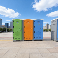 Unité de toilettes mobiles modernes prêtes à l'emploi en HDPE pour extérieur, atelier, écologiques, durables, double cabine, pour usage public