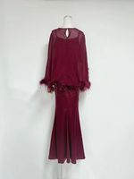 Robe de soirée longue en satin de luxe A12713 avec bordure en plumes d'autruche