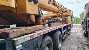 Grúa Camión Usada QY25K5-1 de 25 Toneladas, Año 2011, con Motor y Bomba, 8 Velocidades, Pluma Auxiliar de 5 Secciones, Longitud de Pluma de 39.5 Metros - Product Image 2