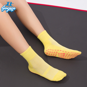 Chaussettes en coton à mailles respirantes avec grip pour Pilates, <span class=keywords><strong>trampoline</strong></span>, enfants, parc d'attractions, centre d'éducation préscolaire, yoga, antidérapantes - Product Image 2