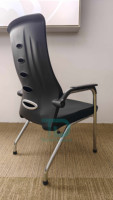 Nouvelle chaise de bureau de cadre en acier de conception sans tissu de maille de roue traîneau stationnaire pour des événements d'invité de visiteur de réception de réunion attendant