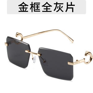 Lunettes de soleil carrées à garniture de boîte tendance pour hommes et femmes Lunettes de photo à la mode en métal blanc vert de haute qualité Cadres de style anneau Plage - Product Image 4