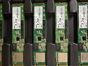 MZ1LB960HAJQ-00007 قرص صلب SSD للمؤسسات بسعة 960 جيجابايت M.2 22110 PCIe NVMe Gen3 عالي السرعة لتخزين البيانات للخوادم والاستخدامات الصناعية - Product Image 5