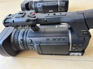 กล้อง Panasonic AG-HPX260MC รุ่นขายดีที่สุด พร้อมซูม 22 เท่า กล้องระดับมืออาชีพ เซ็นเซอร์ 3 MOS ขนาด 1/3 นิ้ว - Product Image 3