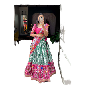 Chinon Mujer Lehenga Choli con Laheriya-Patola Estampado y Lentejuelas Bordado - Product Image 1