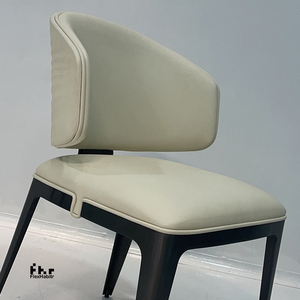 Chaise de salle à manger moderne en cuir PU, design contemporain, rembourrée, mobilier de restaurant, structure noire, revêtement beige - Product Image 3
