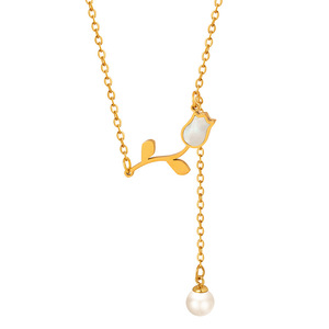 Collar de Perlas de Imitación con Diseño Minimalista de Flor de Rosa y Concha Blanca |   Acero Inoxidable Chapado en Oro de 18K - Product Image 1