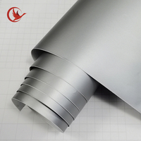 Precio de fábrica Autoadhesivo PET PVC Mate Cromo Oro Plata Rollo de vinilo Película Superficie brillante Suave para plotters de corte Hecho en China