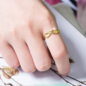 Anello Minimalista a Forma di Infinito, Gioiello Creativo di Tendenza per Donne - Product Image 5