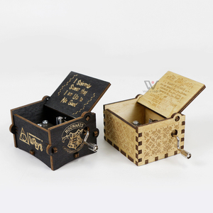 Wood Music Box Antique Engraved Musical Boxes Case for Birthday Present Kid Toys Hand-Operated