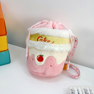 Bolso bandolera de felpa con forma de pastel para niñas, adorable bolso de hombro de dibujos animados, regalo de cumpleaños para niños y accesorio de moda - Product Image 4