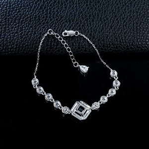 Bracelet de luxe en argent 925 avec saphir cultivé en laboratoire, bracelet halo en CZ bleu taille émeraude pour femme, vente en gros disponible - V - Product Image 3