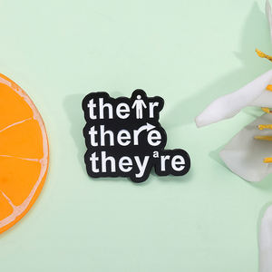 Broches de esmalte de broma De gramática divertida pronombres personales su allí están broche insignia de solapa regalo de joyería para amigos - Product Image 2