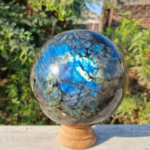 Esfera de labradorita pulida Piedra de ágata natural Ideal para el equilibrio energético curativo espiritual y acentos únicos de decoración del hogar - Product Image 2