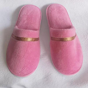Pantuflas Personalizadas Desechables <span class=keywords><strong>de</strong></span> Terciopelo <span class=keywords><strong>de</strong></span> Coral Suave y Cómodo, Pantuflas <span class=keywords><strong>de</strong></span> Lujo para <span class=keywords><strong>Hotel</strong></span> con Cinta <span class=keywords><strong>de</strong></span> Color, Gruesas y Antideslizantes para Viaje - Product Image 5