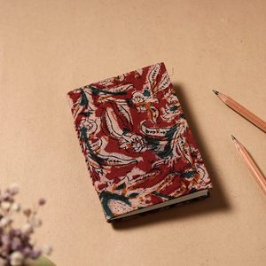 Carnet de voyage compact avec couverture en tissu Kalamkari rouge fait main et papier fait main (5 x 3 pouces) - Product Image 1