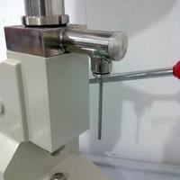 Machine de remplissage semi-automatique de haute précision pour pâtes et liquides cosmétiques en flacons