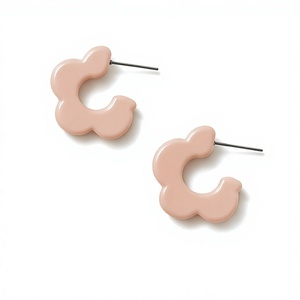 Boucles d'oreilles créoles en résine acrylique de qualité supérieure, motif fleur mignon, classiques, bleues et roses, bijoux faits à la main pour femme, mariage - Product Image 4